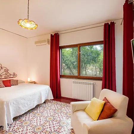 Louise Vila Sorrento